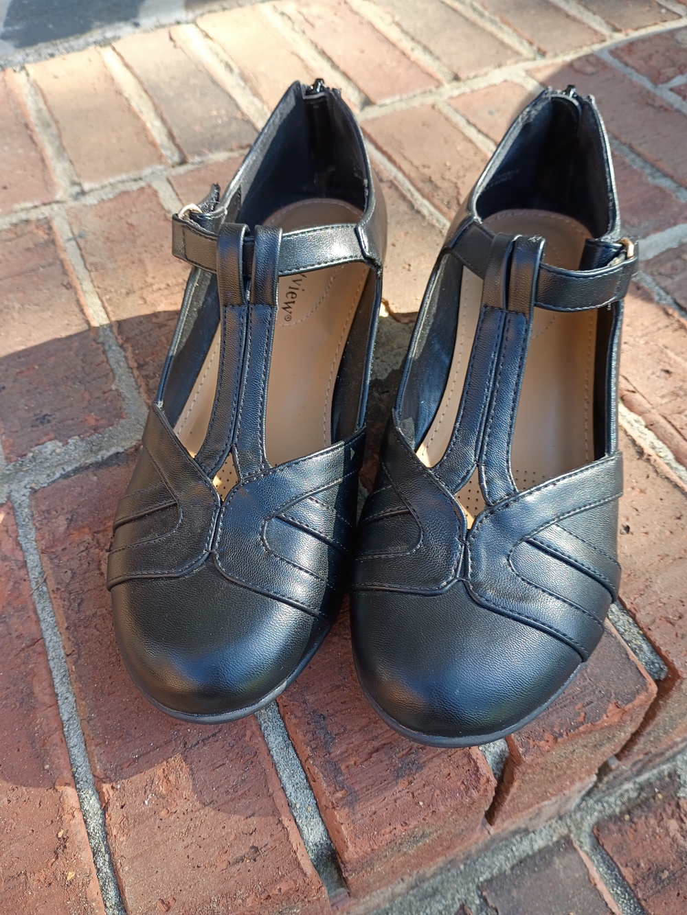 Comfortview Women's Black T-Strap Leather Heels